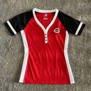 Woman’s Cincinnati Reds 3 Snap Button Shirt